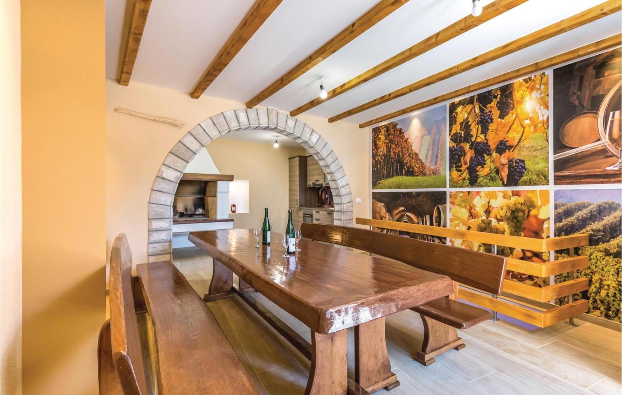 Amazing Apartment In Medici With Kitchen Kutleša Kültér fotó